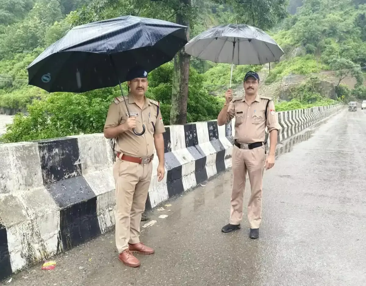 Haldwani: जान जोखिम में डालकर रील बनाने से बाज आएं, गौला पुल पर चेतावनी Haldwani: जान जोखिम में डालकर रील बनाने से बाज आएं, गौला पुल पर चेतावनी