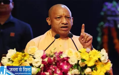 योगी सरकार का तोहफा आउटसोर्स कर्मियों को मिलेगा लाखों का बीमा कवर योगी सरकार का तोहफा आउटसोर्स कर्मियों को मिलेगा लाखों का बीमा कवर