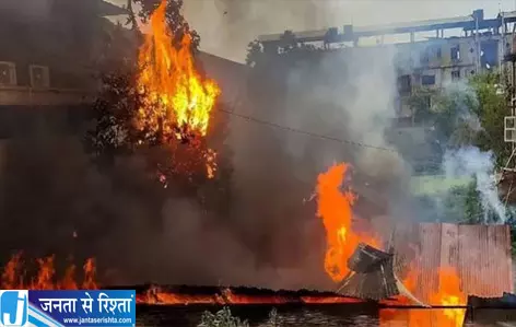मणिपुर में हिंसा का नया दौर दो दिनों में दर्जनों घर खाक मणिपुर में हिंसा का नया दौर दो दिनों में दर्जनों घर खाक
