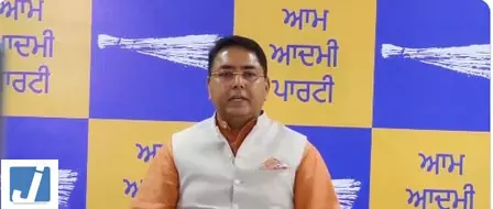 ईडी चिट्ठियां भेजकर और मीडिया में जानकारी लीक कर पार्टी नेतृत्व को कर रही बदनाम: आप ईडी चिट्ठियां भेजकर और मीडिया में जानकारी लीक कर पार्टी नेतृत्व को कर रही बदनाम: आप