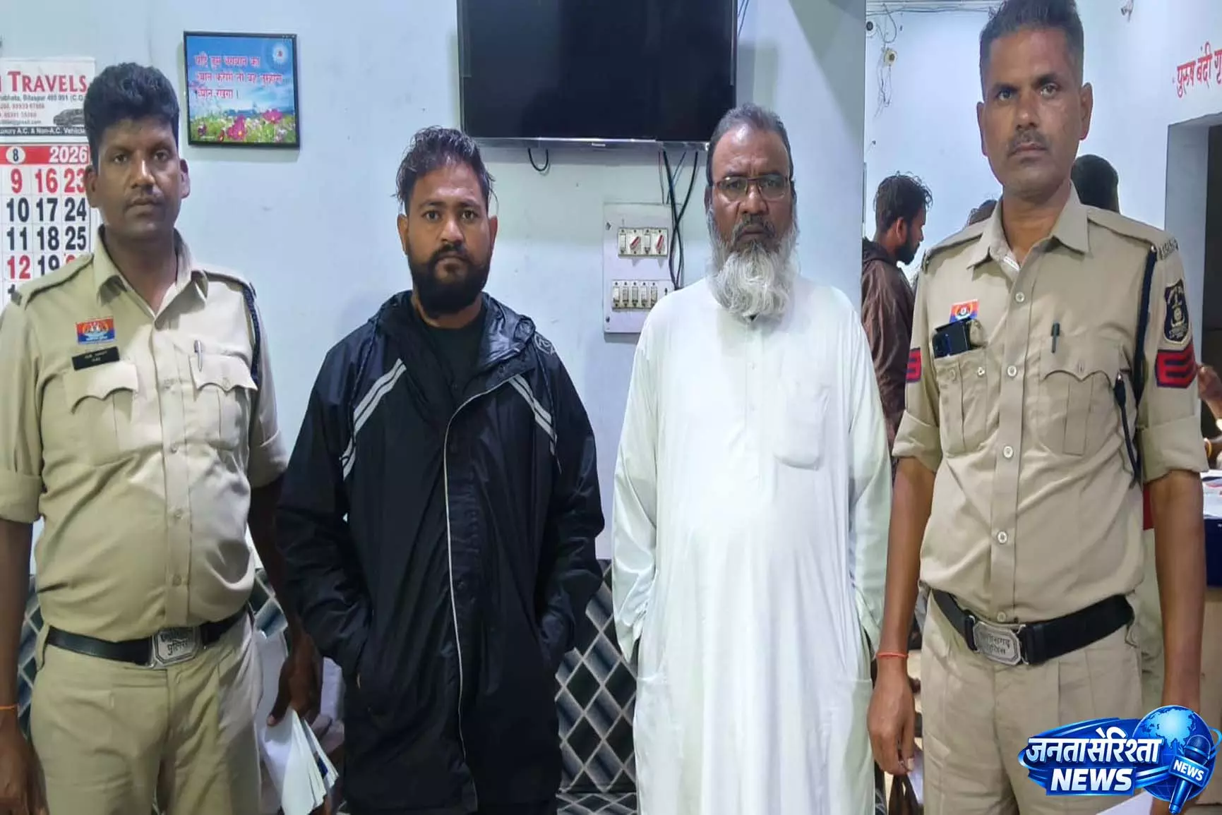 अवैध कबाड़ दुकान और अशांति फैलाने वालों पर पुलिस का शिकंजा, 5 गिरफ्तार अवैध कबाड़ दुकान और अशांति फैलाने वालों पर पुलिस का शिकंजा, 5 गिरफ्तार
