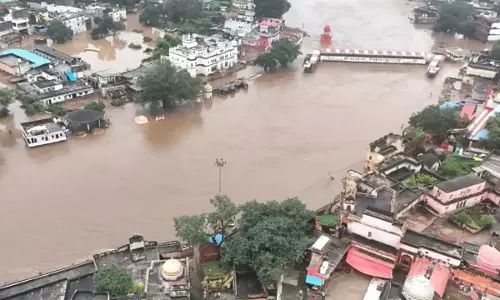मंदाकिनी की प्रलयकारी बाढ़ से चित्रकूट बना जलनगरी 400 दुकानें और 200 घर डूबे मंदाकिनी की प्रलयकारी बाढ़ से चित्रकूट बना जलनगरी 400 दुकानें और 200 घर डूबे