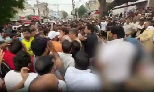 प्रॉपर्टी डीलर की हत्या, तीन हमलावरों ने जिम के बाहर मारी गोली प्रॉपर्टी डीलर की हत्या, तीन हमलावरों ने जिम के बाहर मारी गोली