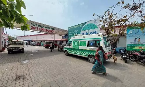 घर के अंदर आग से बुरी तरह झुलसी महिला 80 प्रतिशत जला शरीर भुवनेश्वर रेफर घर के अंदर आग से बुरी तरह झुलसी महिला 80 प्रतिशत जला शरीर भुवनेश्वर रेफर