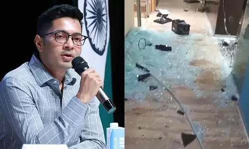 TMC दफ्तर में तोड़फोड़ का आरोप अभिषेक बनर्जी बोले लोकतंत्र पर हमला TMC दफ्तर में तोड़फोड़ का आरोप अभिषेक बनर्जी बोले लोकतंत्र पर हमला