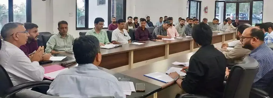 Billawar: राजेश शर्मा ने बिलावर में योजनाओं और विकास कार्यों का लिया जायजा Billawar: राजेश शर्मा ने बिलावर में योजनाओं और विकास कार्यों का लिया जायजा