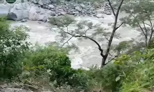 Mandi: ब्यास नदी में हादसा, डूबी जीप बरामद लेकिन चालक लापता Mandi: ब्यास नदी में हादसा, डूबी जीप बरामद लेकिन चालक लापता