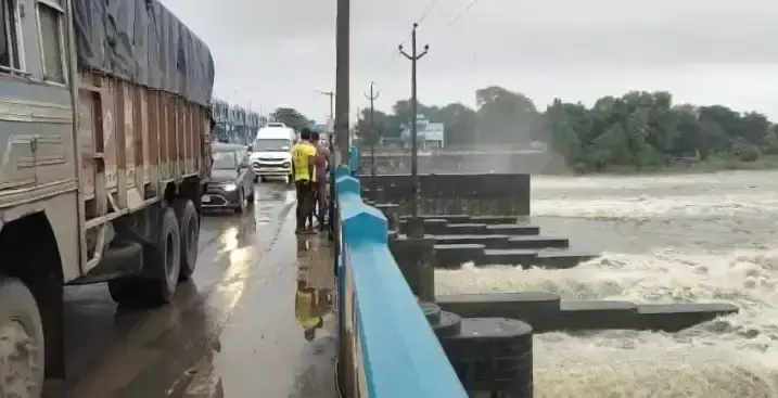 West Burdwan: भारी मात्रा में पानी छोड़े जाने से नदी का जलस्तर बढ़ने की आशंका