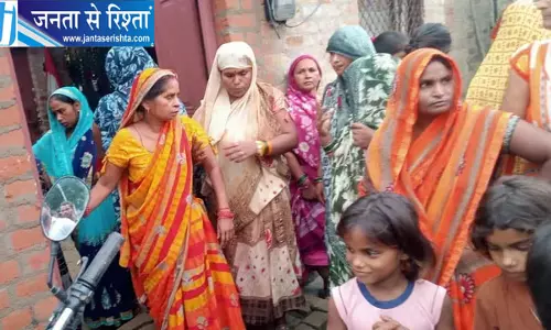 ससुराल में बढ़ई ने पांच लोगों पर बांके से किया हमला बचाव में पिटाई से हुई मौत ससुराल में बढ़ई ने पांच लोगों पर बांके से किया हमला बचाव में पिटाई से हुई मौत