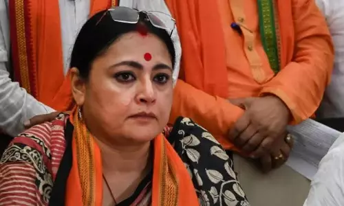 Kolkata: अग्निमित्रा पाल ने दी चेतावनी, खाली प्लॉटों की गंदगी पर होगी कार्रवाई Kolkata: अग्निमित्रा पाल ने दी चेतावनी, खाली प्लॉटों की गंदगी पर होगी कार्रवाई