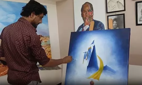 जन्माष्टमी पर मुस्लिम आर्टिस्ट ने बनाईं भगवान कृष्ण की अनोखी ऑयल पेंटिंग, जानें क्या बोले?