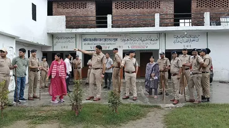 Udham Singh Nagar: मदरसों के खिलाफ प्रशासन का अभियान जारी, बाजपुर में पांच और सील Udham Singh Nagar: मदरसों के खिलाफ प्रशासन का अभियान जारी, बाजपुर में पांच और सील