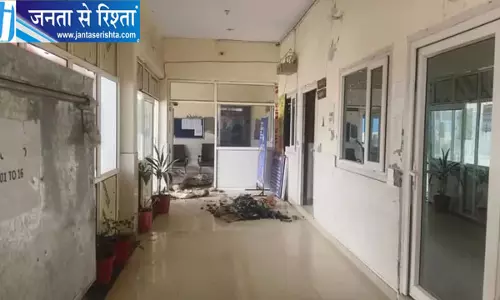 सफाई कर्मचारियों का प्रदर्शन 34 हिरासत में