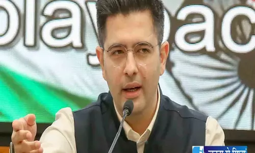 पंजाब वोटर लिस्ट विवाद: राघव चड्ढा के नाम पर AAP का हमला पंजाब वोटर लिस्ट विवाद: राघव चड्ढा के नाम पर AAP का हमला