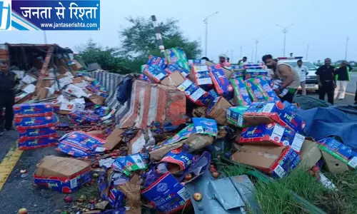 पूर्वांचल एक्सप्रेसवे पर सेब लदा ट्रक पलटा चालक और सहचालक बाल-बाल बचे पूर्वांचल एक्सप्रेसवे पर सेब लदा ट्रक पलटा चालक और सहचालक बाल-बाल बचे