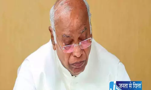 खड़गे का JP नड्डा पर हमला: शुद्धिकरण मामले में कार्रवाई की मांग खड़गे का JP नड्डा पर हमला: शुद्धिकरण मामले में कार्रवाई की मांग
