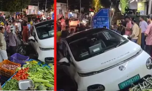 कई वाहनों को टक्कर मार मंडी में घुसी कार