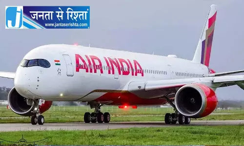दिल्ली फ्लाइट की लखनऊ एयरपोर्ट पर लैंडिंग