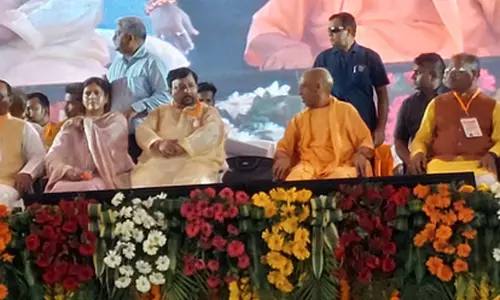 संकट में सरकार का साथ बाढ़ पीड़ित परिवारों को मिली राहत और जमीन संकट में सरकार का साथ बाढ़ पीड़ित परिवारों को मिली राहत और जमीन