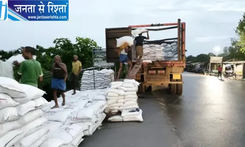 गंगा के कहर से बचाव को भेजे गए बोरे