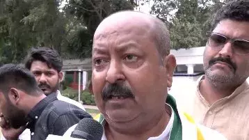 आसिम वक़ार का दांव: मुस्लिम वोट बैंक उस पार्टी के साथ जो BJP को हरा सके