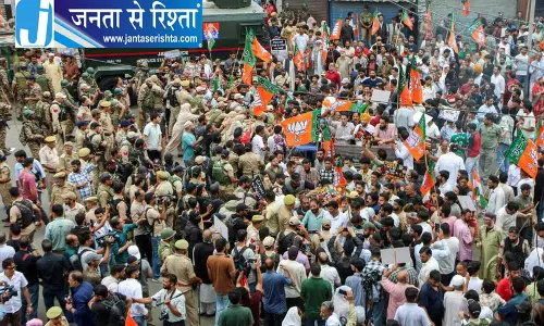 J&K सरकार के खिलाफ BJP सड़कों पर J&K सरकार के खिलाफ BJP सड़कों पर