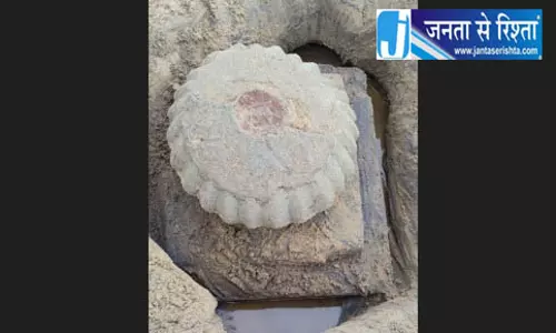गंजम तट पर डूबे मंदिर का शिखर दिखा गंजम तट पर डूबे मंदिर का शिखर दिखा