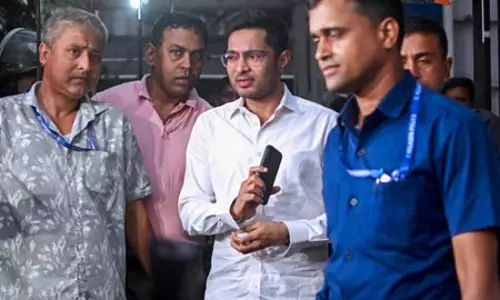 पश्चिम बंगाल में कानून-व्यवस्था को लेकर टीएमसी ने राष्ट्रपति और राज्यपाल से मांगा मिलने का समय पश्चिम बंगाल में कानून-व्यवस्था को लेकर टीएमसी ने राष्ट्रपति और राज्यपाल से मांगा मिलने का समय