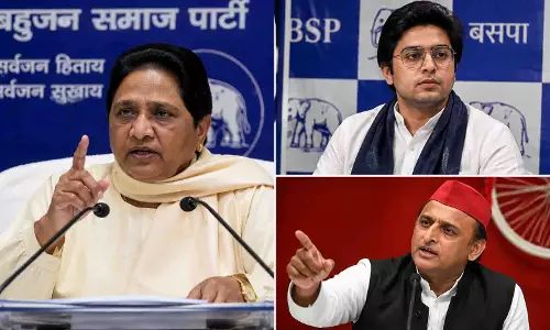 आकाश आनंद पर मायावती के बयान से सियासत गरम, सपा ने कसा तंज