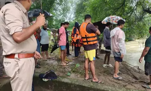 एनीकट में नहाना पड़ा भारी, 15 वर्षीय युवक हसदेव नदी में बहा एनीकट में नहाना पड़ा भारी, 15 वर्षीय युवक हसदेव नदी में बहा