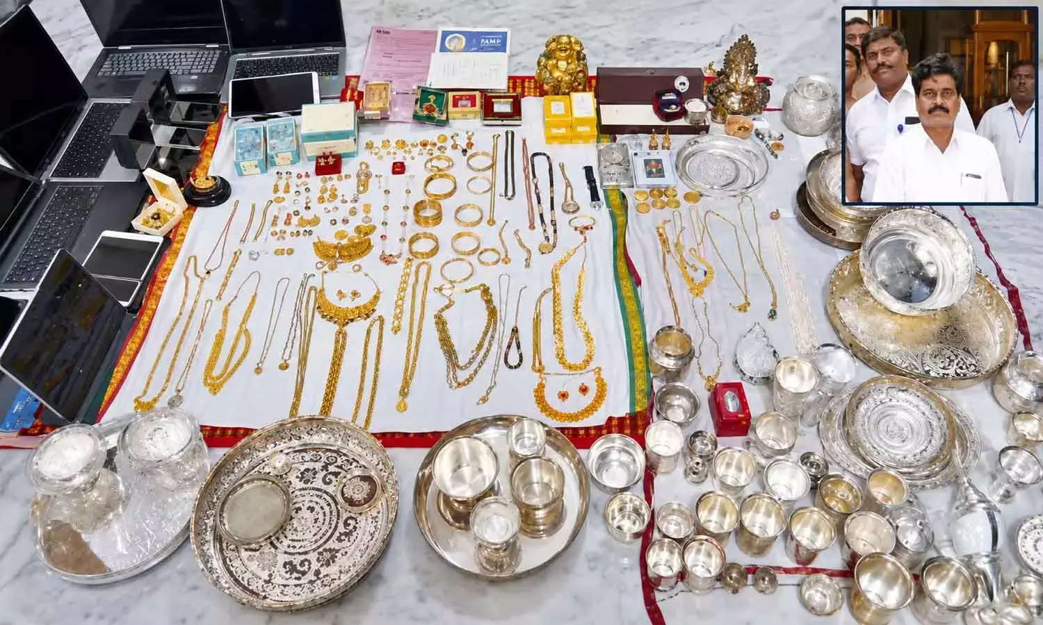 Andhra: एसीबी ने टीटीडी के डिप्टी ईओ लोकानाधाम पर छापा मारा Andhra: एसीबी ने टीटीडी के डिप्टी ईओ लोकानाधाम पर छापा मारा