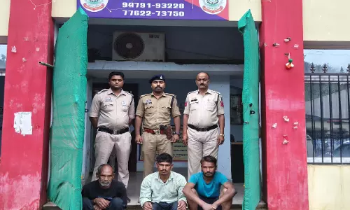शराब के लिए पैसे नहीं दिए तो युवक पर ब्लेड से हमला, तीन आरोपी गिरफ्तार