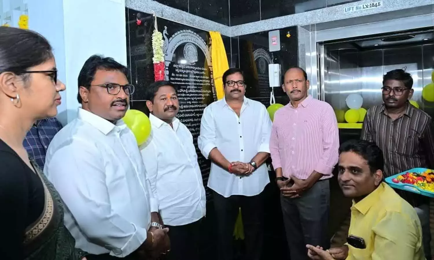 Andhra: दिव्यांगजनों के लिए लिफ्ट का उद्घाटन किया गया Andhra: दिव्यांगजनों के लिए लिफ्ट का उद्घाटन किया गया
