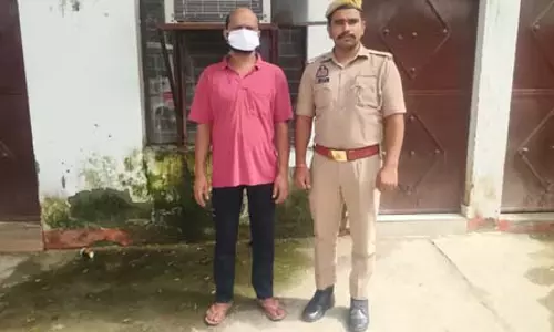ग्रेटर नोएडा: 10 हजार रुपए का इनामी बदमाश गिरफ्तार, एक साल से था फरार ग्रेटर नोएडा: 10 हजार रुपए का इनामी बदमाश गिरफ्तार, एक साल से था फरार