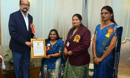 राज्यपाल ने टीम के सदस्यों को प्रशस्ति पत्र प्रदान कर किया सम्मानित