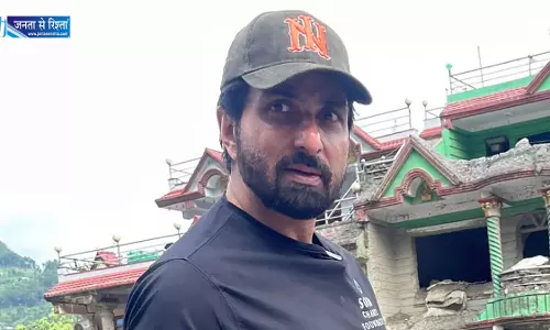 नेपाल बाढ़ पीड़ितों की मदद को लेकर सोनू सूद पर उठे सवाल अभिनेता ने आलोचना का दिया जवाब