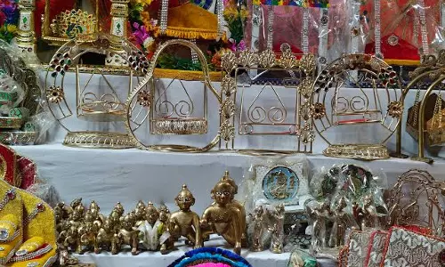Jaipur: जन्माष्टमी से पहले बाजारों में बढ़ी चहल-पहल, लड्डू गोपाल के श्रृंगार की मांग तेज