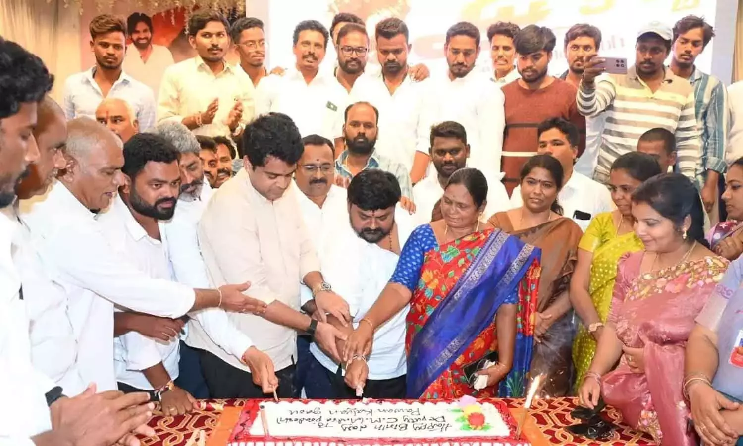 Andhra: डिप्टी सीएम पवन कल्याण के लिए जन्मदिन का भव्य जश्न मनाया गया