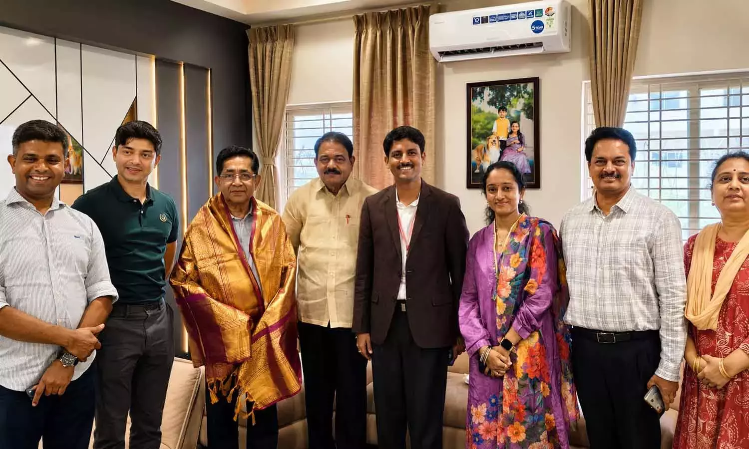 Andhra: अनंतपुर यात्रा के दौरान जोयालुक्कास के प्रतिनिधियों का सम्मान किया गया Andhra: अनंतपुर यात्रा के दौरान जोयालुक्कास के प्रतिनिधियों का सम्मान किया गया