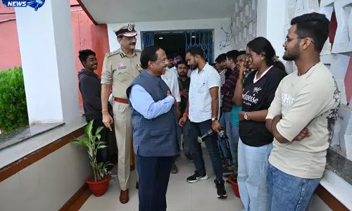 पुलिस अधिकारियों ने साइबर अपराधों से बचाव के उपायों की दी महत्वपूर्ण जानकारी