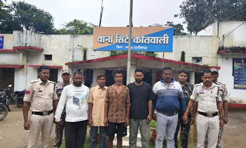 जशपुर में 8 गौवंश मुक्त, एक तस्कर समेत 5 फरार आरोपी गिरफ्तार जशपुर में 8 गौवंश मुक्त, एक तस्कर समेत 5 फरार आरोपी गिरफ्तार
