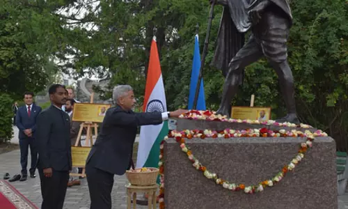 विदेश मंत्री जयशंकर ने महात्मा गांधी को श्रद्धांजलि देकर कीव दौरा किया खत्म विदेश मंत्री जयशंकर ने महात्मा गांधी को श्रद्धांजलि देकर कीव दौरा किया खत्म