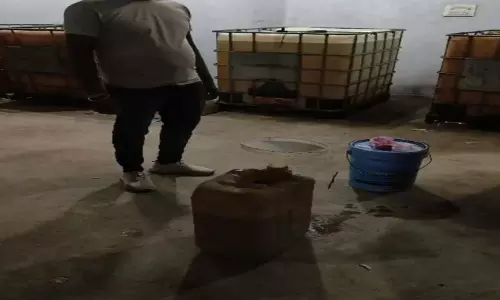 राजनांदगांव में 4 हजार लीटर अवैध डीजल जब्त, ढाबा संचालक फरार राजनांदगांव में 4 हजार लीटर अवैध डीजल जब्त, ढाबा संचालक फरार