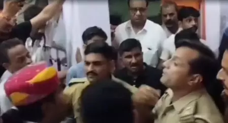 पुलिस की आपत्तिजनक टिप्पणी पर विवाद, चौकी प्रभारी और सिपाही लाइन हाजिर पुलिस की आपत्तिजनक टिप्पणी पर विवाद, चौकी प्रभारी और सिपाही लाइन हाजिर