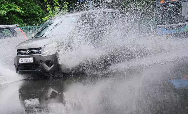 Delhi NDMC ने इंजीनियर को किया सस्पेंड Delhi NDMC ने इंजीनियर को किया सस्पेंड