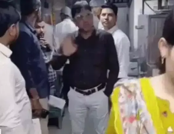 Faridabad: रेस्टोरेंट में मिलीं खामियां, फरीदाबाद में पांच प्रतिष्ठानों पर 14.45 लाख की कार्रवाई Faridabad: रेस्टोरेंट में मिलीं खामियां, फरीदाबाद में पांच प्रतिष्ठानों पर 14.45 लाख की कार्रवाई