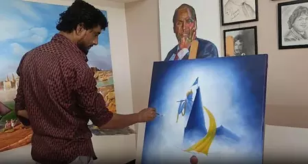 जन्माष्टमी पर मुस्लिम आर्टिस्ट ने बनाईं भगवान कृष्ण की अनोखी ऑयल पेंटिंग, जानें क्या बोले? जन्माष्टमी पर मुस्लिम आर्टिस्ट ने बनाईं भगवान कृष्ण की अनोखी ऑयल पेंटिंग, जानें क्या बोले?