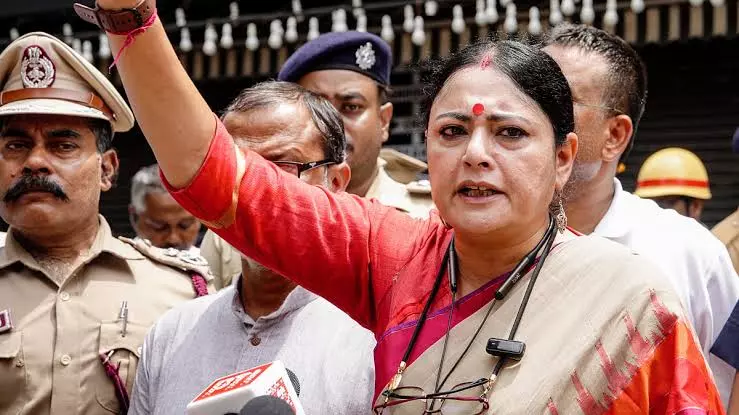 Kolkata: आवासीय भवनों में होटल संचालन नहीं, नियमों का पालन जरूरी : अग्निमित्रा पाल Kolkata: आवासीय भवनों में होटल संचालन नहीं, नियमों का पालन जरूरी : अग्निमित्रा पाल