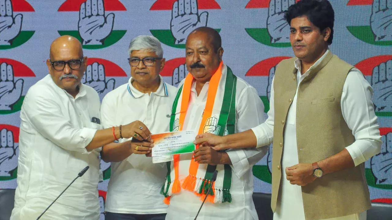 UP चुनाव से पहले AIMIM को झटका: आसिम वकार कांग्रेस में शामिल UP चुनाव से पहले AIMIM को झटका: आसिम वकार कांग्रेस में शामिल