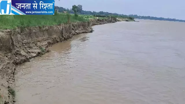 सरयू नदी के बढ़ते जलस्तर से मांझी में बाढ़ का खतरा निचले इलाकों में फैला पानी सरयू नदी के बढ़ते जलस्तर से मांझी में बाढ़ का खतरा निचले इलाकों में फैला पानी